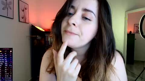 madelamee online show from April 28, 10:57 pm