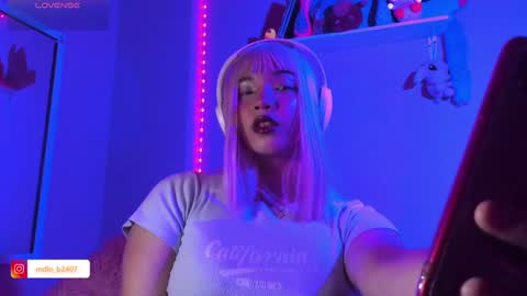 Snapshot of madelinebenet chatting on February 5, 1:47 am Madeline online show from February 5, 1:47 am