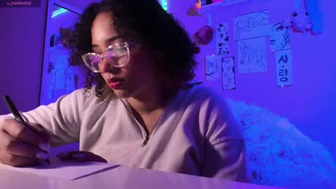 Snapshot of madelinebenet chatting on February 10, 2:08 am Madeline online show from February 10, 2:08 am