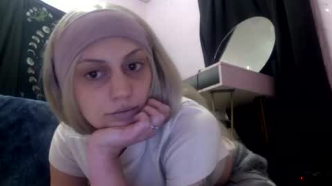 Snapshot of madelinevalentine chatting on November 1, 5:22 am madeline online show from November 1, 5:22 am