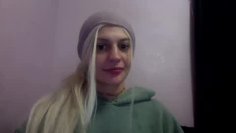 Snapshot of madelinevalentine chatting on September 15, 6:43 am madeline online show from September 15, 6:43 am