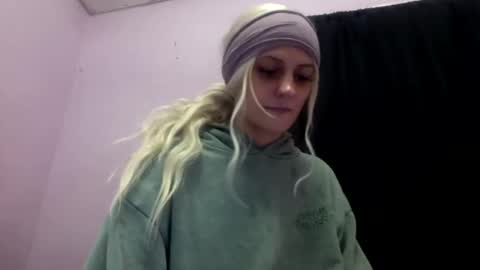Snapshot of madelinevalentine chatting on September 13, 6:32 am madeline online show from September 13, 6:32 am