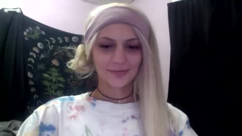 Snapshot of madelinevalentine chatting on October 17, 1:53 am madeline online show from October 17, 1:53 am