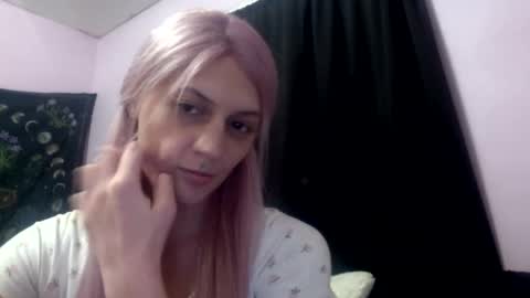 Snapshot of madelinevalentine chatting on September 24, 8:35 am madeline online show from September 24, 8:35 am