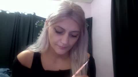 Snapshot of madelinevalentine chatting on October 2, 12:43 pm madeline online show from October 2, 12:43 pm