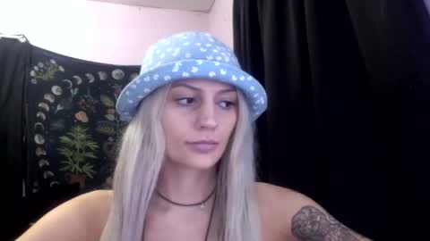 Snapshot of madelinevalentine chatting on October 28, 12:38 am madeline online show from October 28, 12:38 am