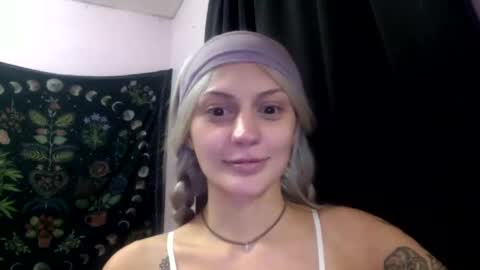 Snapshot of madelinevalentine chatting on October 26, 8:54 am madeline online show from October 26, 8:54 am