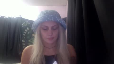 Snapshot of madelinevalentine chatting on October 18, 2:36 am madeline online show from October 18, 2:36 am