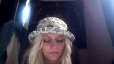 Snapshot of madelinevalentine chatting on September 8, 9:47 pm madeline online show from September 8, 9:47 pm