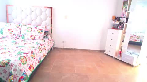 Snapshot of madeyn_roses chatting on December 4, 4:16 pm madelyn roses online show from December 4, 4:16 pm