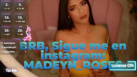 Snapshot of madeyn_roses chatting on October 14, 11:18 pm madelyn roses online show from October 14, 11:18 pm