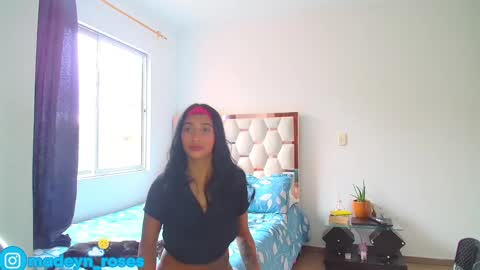 Snapshot of madeyn_roses chatting on March 5, 9:39 pm madelyn roses online show from March 5, 9:39 pm