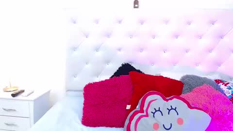 Snapshot of madison_horny69 chatting on February 28, 1:03 pm Jenny online show from February 28, 1:03 pm