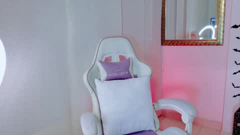 madison_jacksonn online show from April 13, 7:36 pm