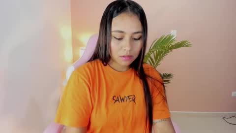 Snapshot of madison_montes chatting on September 25, 1:04 am madison montes online show from September 25, 1:04 am