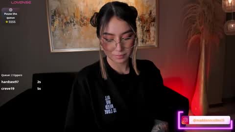 Maddi Collins online show from December 22, 5:27 pm