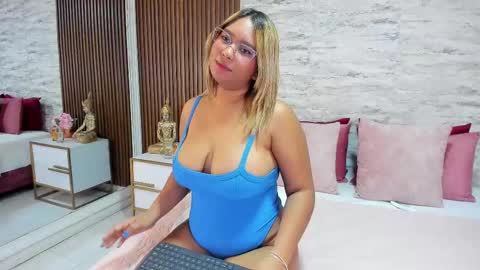 Snapshot of madisonhunterr_ chatting on January 29, 7:43 pm madisonhunterr_ online show from January 29, 7:43 pm