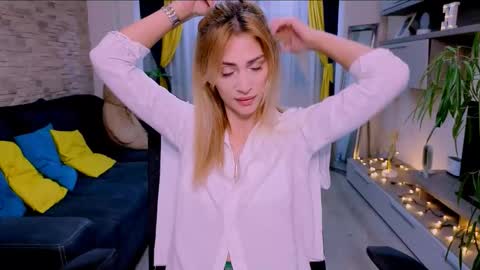 Madye Roberts online show from December 4, 11:59 pm