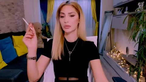 Madye Roberts online show from November 28, 9:18 pm