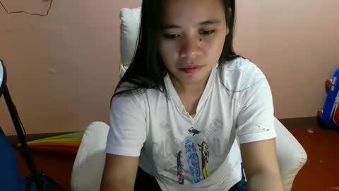 Snapshot of mae_lovers234xx chatting on February 12, 4:44 pm mae_lovers234xx online show from February 12, 4:44 pm