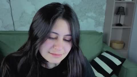 Mia online show from March 4, 2:45 pm