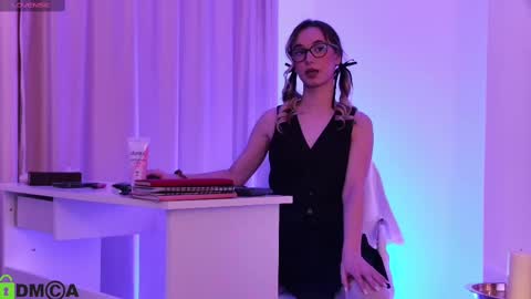Snapshot of maevedream chatting on March 6, 7:21 pm M. online show from March 6, 7:21 pm