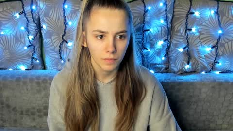Maggie online show from December 5, 2:53 am