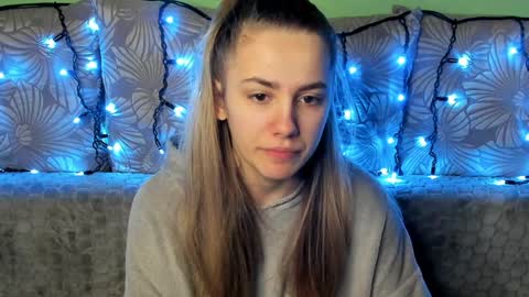 Maggie online show from December 3, 3:18 am
