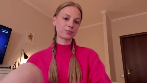 Alice  online show from May 3, 12:19 pm