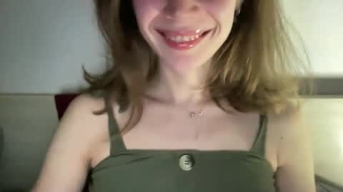 magicgirl50053 online show from April 19, 7:38 pm