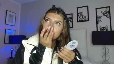 Maia Reficco online show from March 17, 1:04 pm