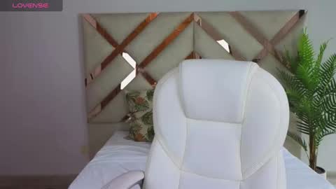 Maiaa Ruiz  online show from March 7, 1:40 pm