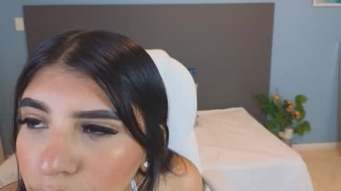 Maiaa Ruiz  online show from February 18, 1:11 pm