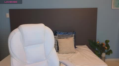 Maiaa Ruiz  online show from March 4, 1:28 pm