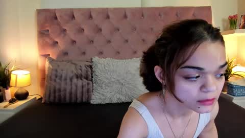 Snapshot of maiamini chatting on March 2, 8:35 pm Maia online show from March 2, 8:35 pm