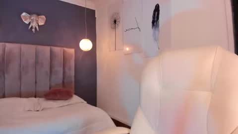 Snapshot of maiiitee_ chatting on December 24, 12:00 pm  Mait  online show from December 24, 12:00 pm