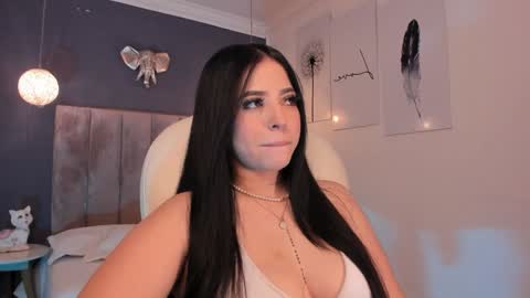 Snapshot of maiiitee_ chatting on December 15, 3:20 pm  Mait  online show from December 15, 3:20 pm