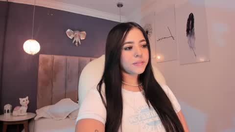 Snapshot of maiiitee_ chatting on December 17, 3:06 pm  Mait  online show from December 17, 3:06 pm