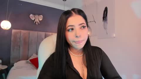 Snapshot of maiiitee_ chatting on March 5, 1:06 pm  Mait  online show from March 5, 1:06 pm