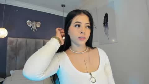 Snapshot of maiiitee_ chatting on December 21, 11:33 am  Mait  online show from December 21, 11:33 am