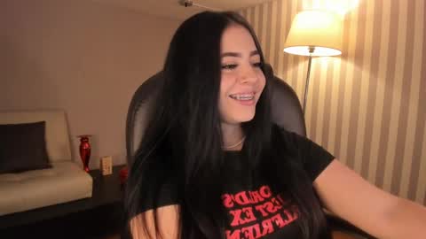 Snapshot of maiiitee_ chatting on September 12, 1:18 pm  Mait  online show from September 12, 1:18 pm