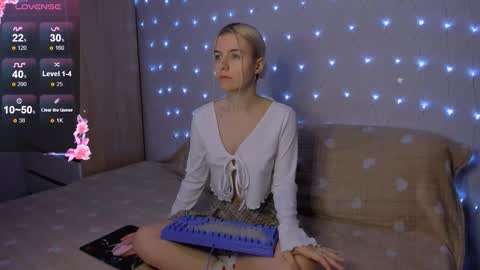 Your kitty online show from December 15, 4:01 pm