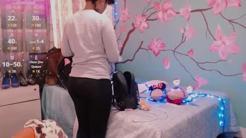 Snapshot of maite_loves chatting on December 10, 12:27 pm Maite online show from December 10, 12:27 pm