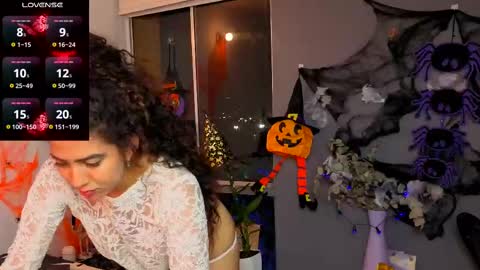 Snapshot of maithe_perroni chatting on October 8, 11:53 pm Lauu online show from October 8, 11:53 pm