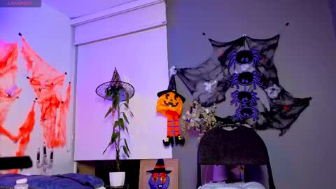 Snapshot of maithe_perroni chatting on October 31, 11:31 pm Lauu online show from October 31, 11:31 pm