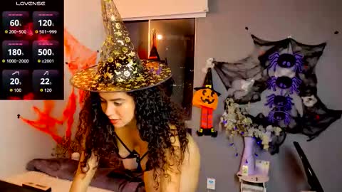 Snapshot of maithe_perroni chatting on October 30, 11:28 pm Lauu online show from October 30, 11:28 pm