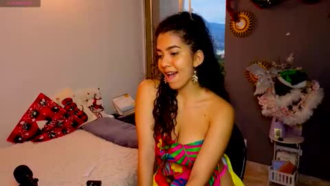   Lauu online show from December 4, 10:32 pm