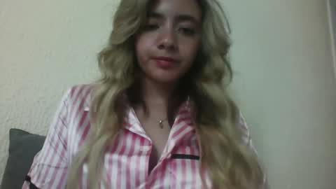 majo_gomezz online show from December 22, 3:31 am