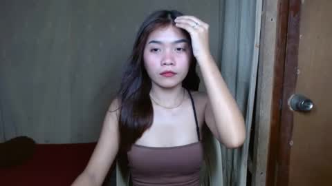 Snapshot of makeme_wettt chatting on February 6, 3:37 am makeme_wettt online show from February 6, 3:37 am
