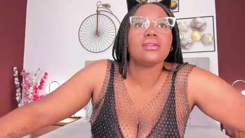 makena online show from October 23, 4:40 am